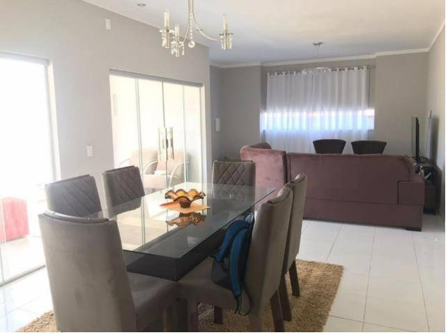 Casa com 3 quartos, 2 banheiros e 2 vagas, 189m² construída