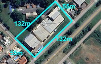 Terreno com mais de 7 mil m² e 3 mil m² de área construída