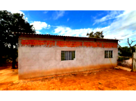 Casa residencial com 110m² em terreno de 1345,5m², desocupada