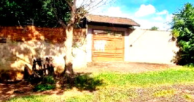 Terreno com benfeitorias em Vila Brasília - 50% do imóvel