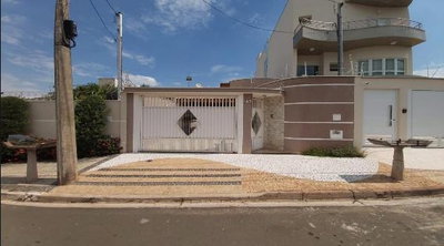 Casa com 135m² ocupada, ideal para investimento