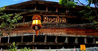 Terreno com Benfeitorias Inacabadas em Curitiba