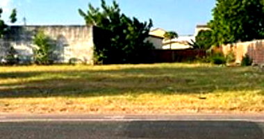 Terreno Urbano Poligonal Regular com Posseiros