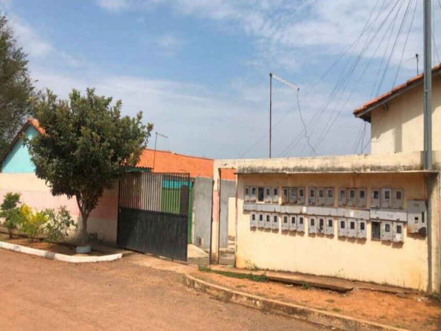 Casa com 2 quartos e 1 banheiro, 50,90m² construídos, ocupada