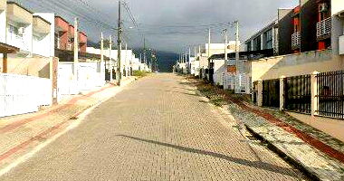 Casa 2 quartos, 1 banheiro, 1 vaga, 62.47m² construída, desocupada