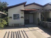Casa com 2 quartos, banheiro, área de serviço e cozinha, 49m² construída