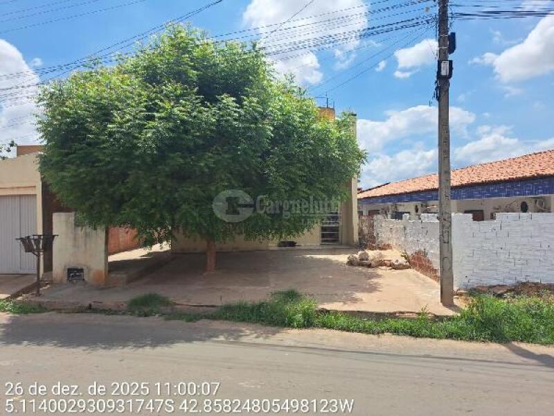 Casa com 3 quartos, 1 vaga, 67.9m², ocupada