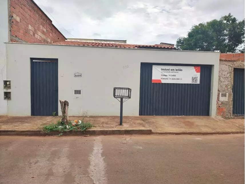 Casa com 1 vaga de garagem, 160m² de terreno e 91m² construídos