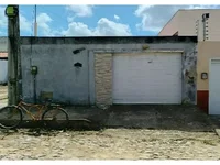 Casa em leilão com 96m² construída em Pacatuba/CE