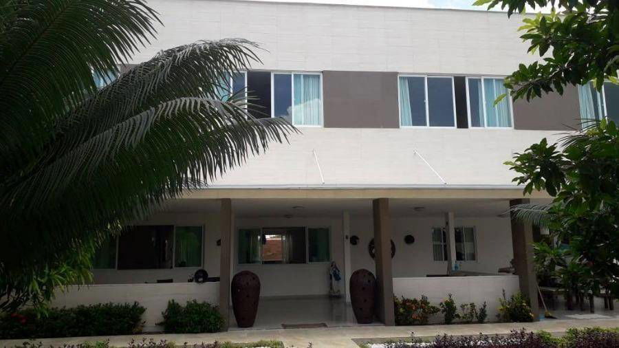 Casa ampla com 451m² construída, terreno de 900m², ocupada