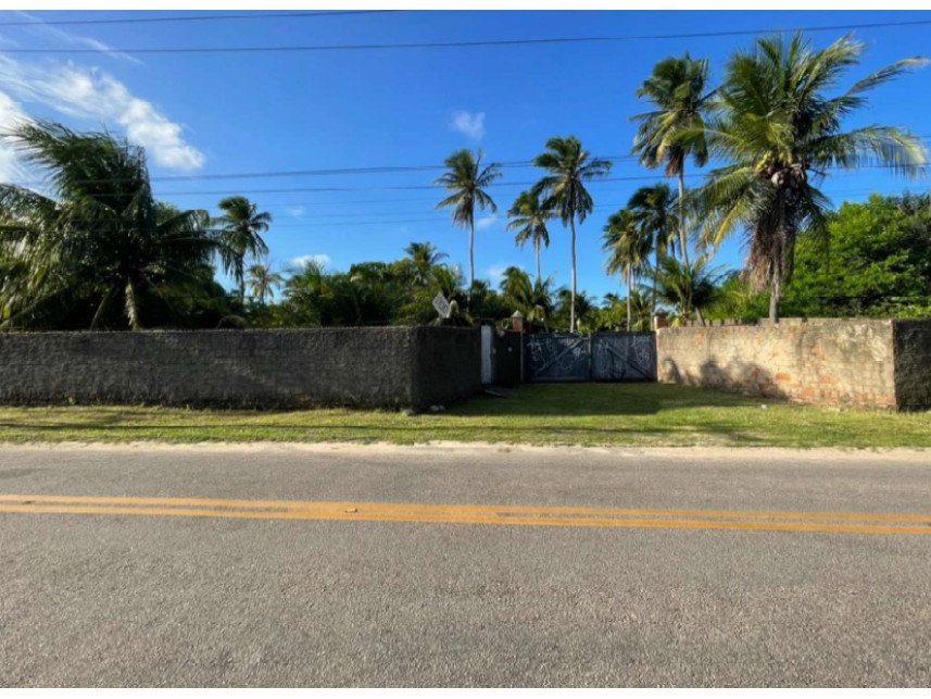 4 casas desocupadas com 985 m² construídos