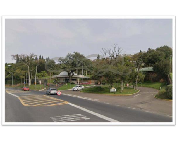 Linda casa em condomínio alto padrão com terreno amplo 1666m²