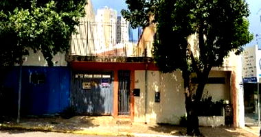 Casa residencial com 8 cômodos e terreno, parte ideal 50%