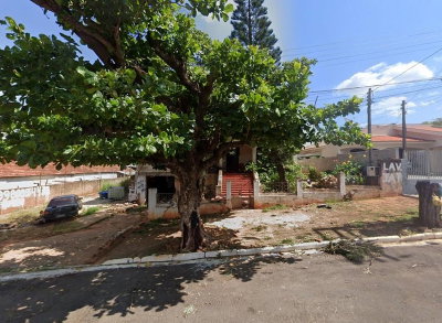 Terreno com Casa em Péssimo Estado de Conservação