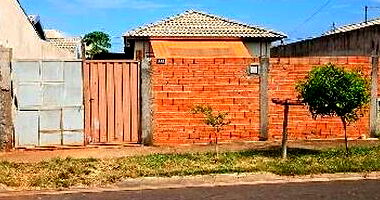 Casa com 2 quartos, 1 banheiro e 45,47 m² construída, desocupada