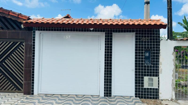 Casa Térrea com Piscina e Churrasco em Praia Grande
