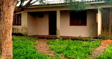 Casa padrão 3 quartos, 2 banheiros, 2 vagas, 89m² construída, ocupada