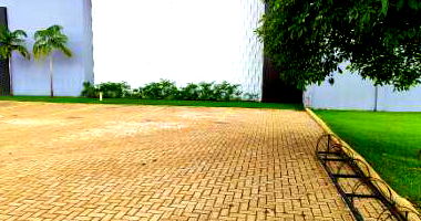 Casa ocupada com 164m² construída, ideal para investimento