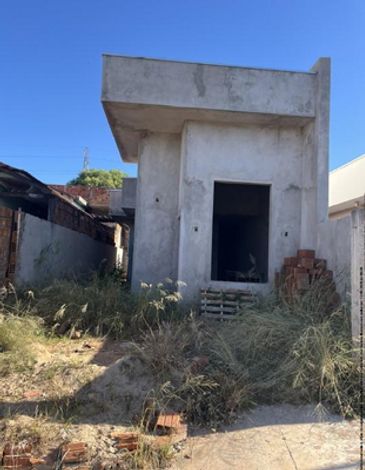Terreno Urbano com Construção Inacabada em Presidente Prudente