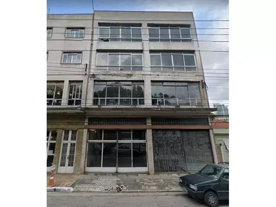 Prédio comercial com 1.029 m² construídos