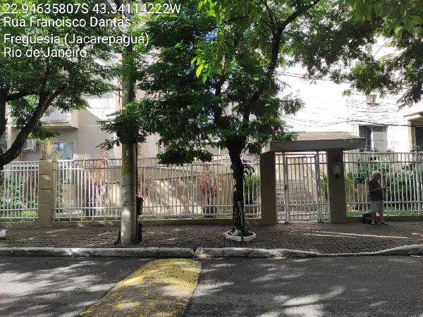 Apartamento com 2 quartos e vaga de garagem na Freguesia