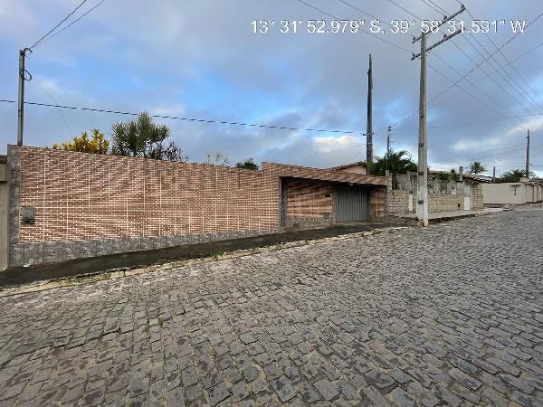 Casa 4 quartos, 2 banheiros, 70m² construída, terreno 180m²