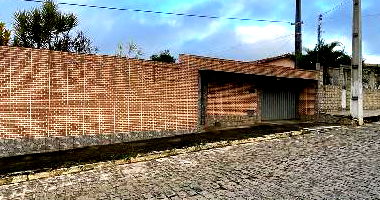 Casa 4 quartos, 2 banheiros, 70m² construída, terreno 180m²