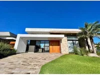 Casa de alto padrão com 221,26 m², ocupada