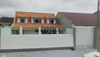 Sobrado com 350m², 2 pavimentos, próximo à praia