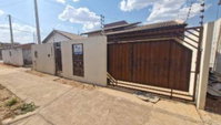 Casa 100m² Desocupada com 3 Quartos e 2 Banheiros
