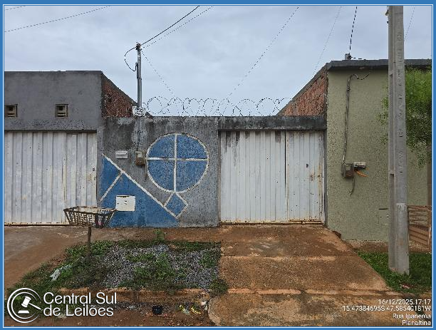 Casa com 2 quartos, 1 vaga de garagem e 61m² de área construída