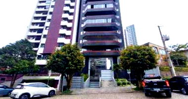 Apartamento Luxuoso com 4 Quartos e 2 Vagas em Curitiba