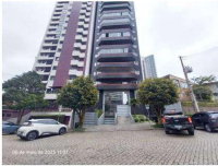 Apartamento Luxuoso com 4 Quartos e 2 Vagas em Curitiba