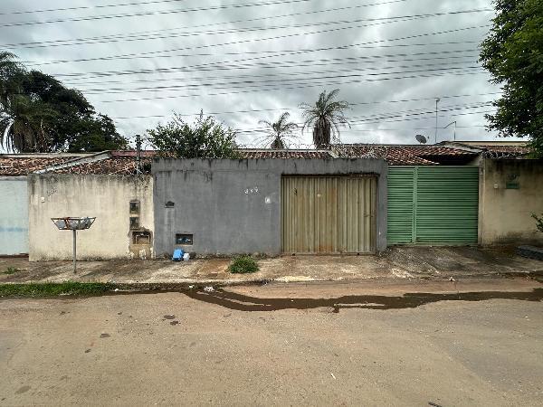 Casa com 2 quartos, 1 banheiro, área construída 71,77m², 1 vaga
