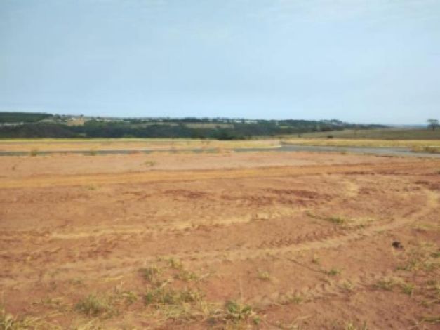 Lote com 240m² em Jardim Botânico I