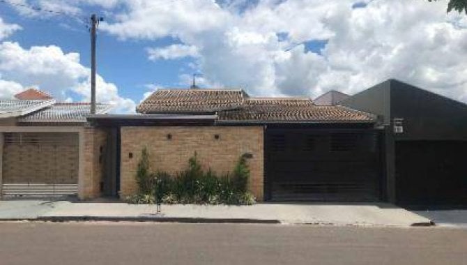 Casa com 3 quartos, 3 banheiros e 1 vaga de garagem
