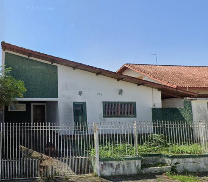 Terreno com Residência em Peruíbe - 288m²