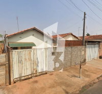 Casa em Batatais/SP com 2 quartos e 1 vaga
