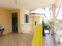 Casa com 325m² de terreno e 218m² construída