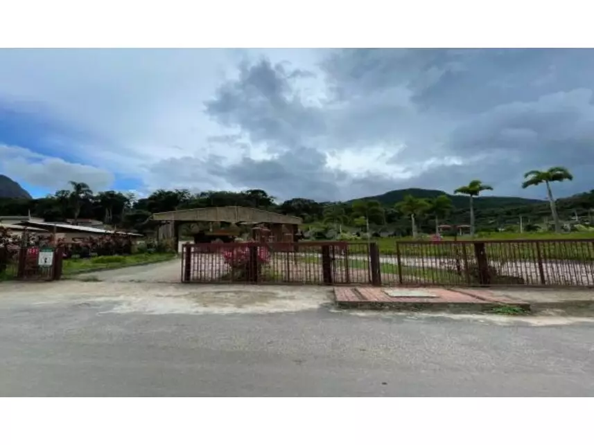 Terreno 744,09m² em Condomínio Residencial - Ocupado