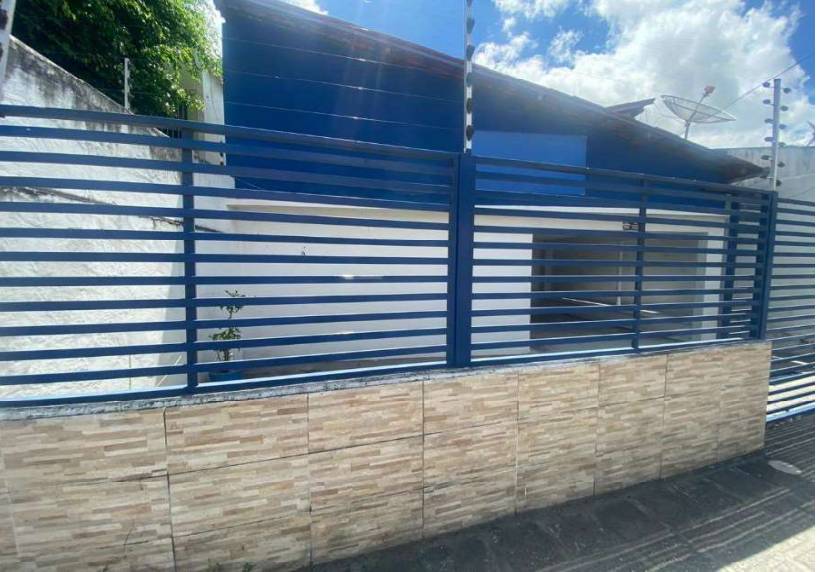 Casa com 360m² construída em terreno de 700m², ocupada