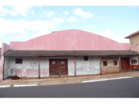 Prédio comercial com 599,10m² e salão de festas