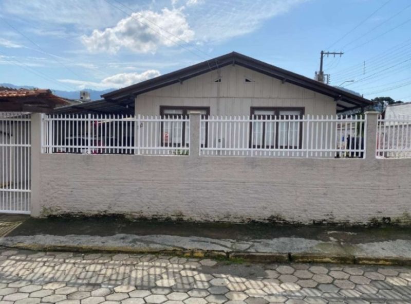 Casa em Rio do Sul com 314,60m² de Terreno