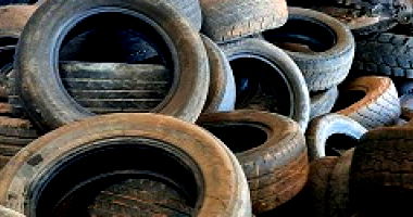 Lote de Bens Diversos com Carcaças de Pneus
