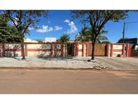 Casa com 157,45m² construídos em terreno de 800,00m² -
