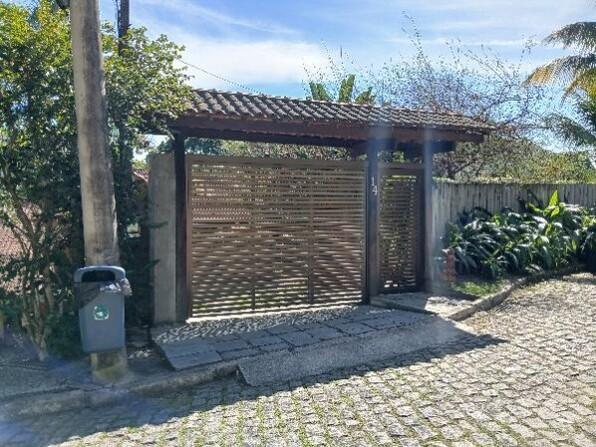 Casa com 4 quartos, 4 banheiros e 450m² de área privativa