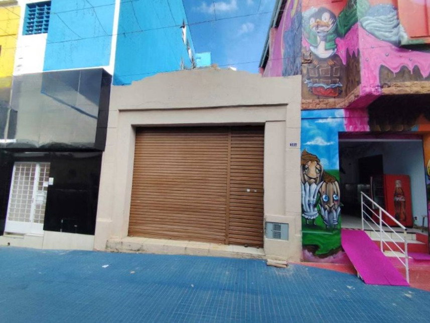 Prédio Comercial em Leilão -