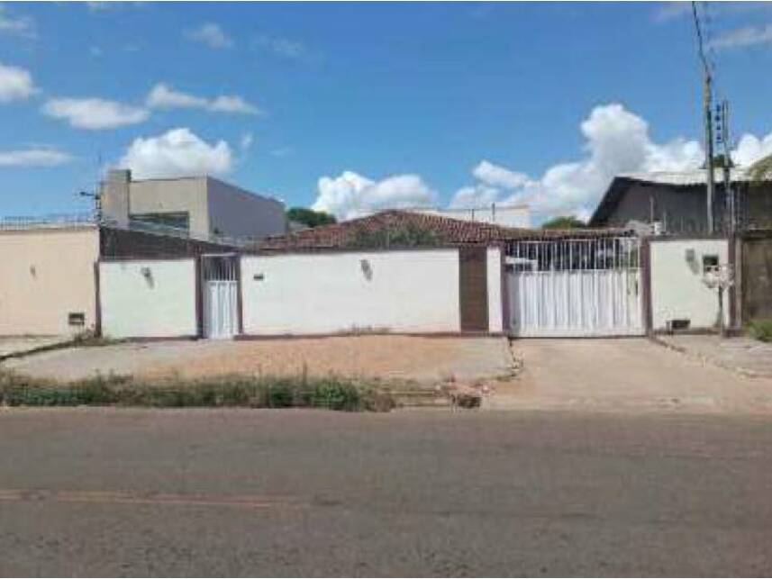 Casa Ocupada com 1 Vaga e Ampla Área em Boa Vista/RR