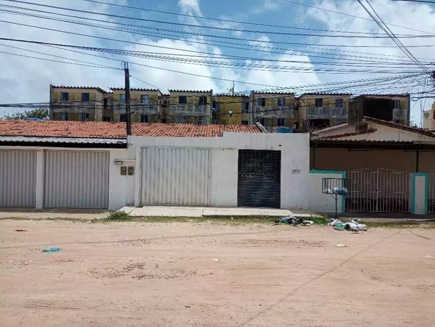Casa com 1 vaga de garagem, 445m² de terreno, ocupada
