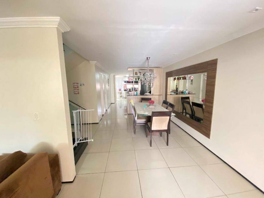 Casa com 3 quartos, 264m² de terreno, ocupada
